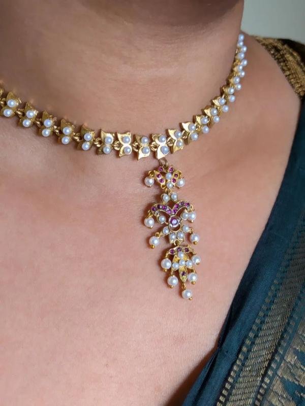 Mrinal necklace